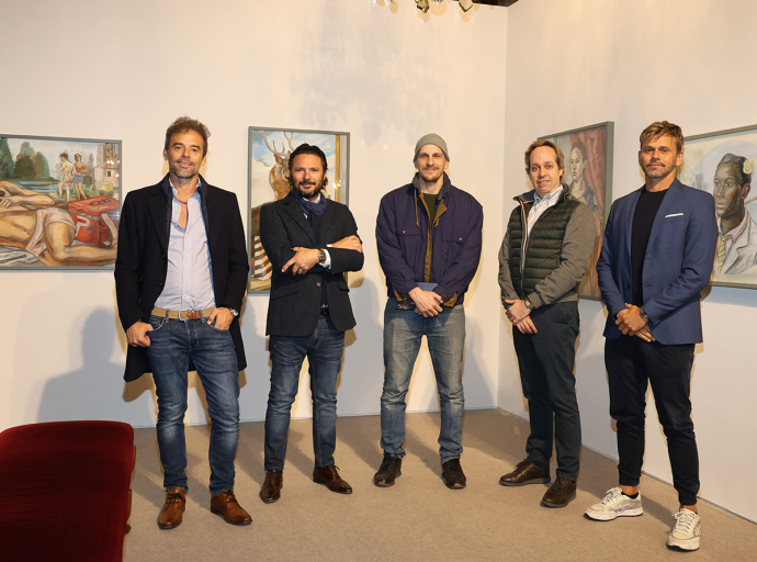 Pacífica Arquitectura celebró el arte contemporáneo con una visita exclusiva a la muestra &quot;Versalles&quot; de Nahuel Vecino en el MNAD