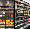 La gorra como símbolo de las nuevas generaciones: New Era abre su flagship store en Unicenter