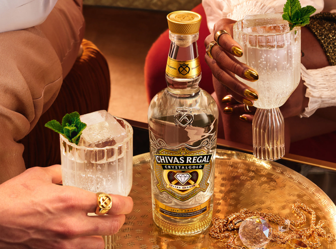 Chivas Regal revoluciona la industria con Crystalgold: el destilado transparente que redefine el lujo, la suavidad y la versatilidad