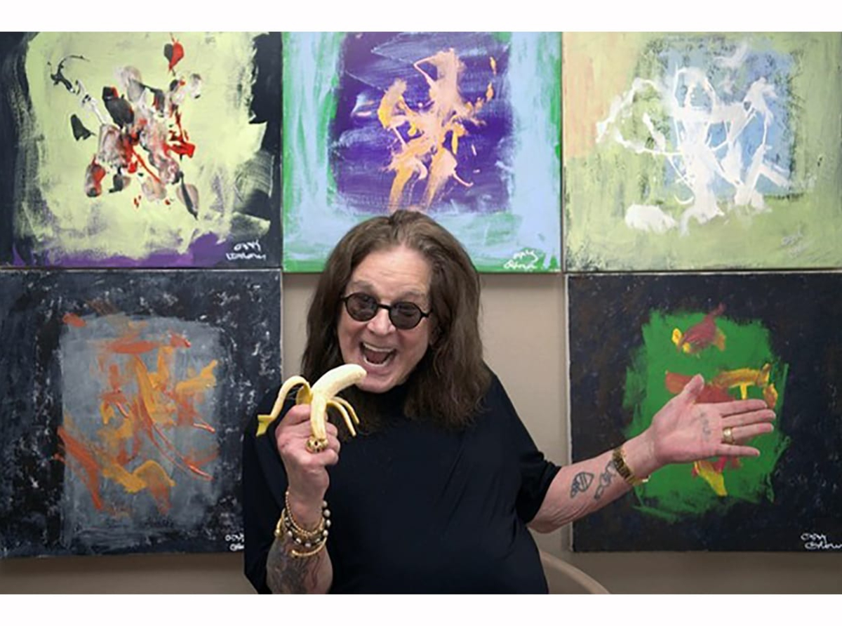 El último legado del &quot;Príncipe de las Tinieblas&quot;: la colección de arte inédita de Ozzy Osbourne junto a chimpancés pintores debuta en Miami Art Week.