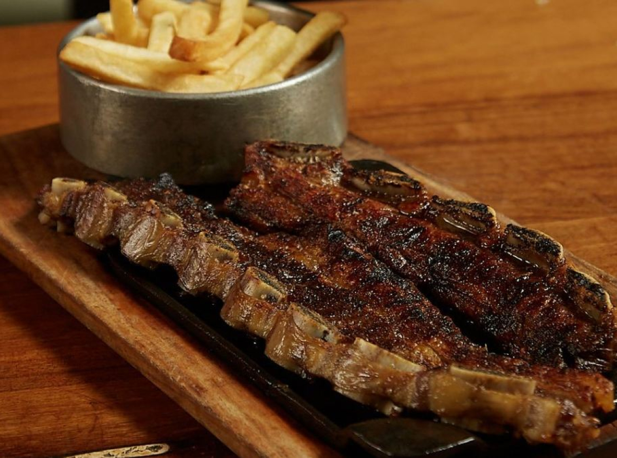 El Regreso de las Brasas al Mediodía Porteño: Dandy Grill Redefine la Pausa Ejecutiva en Palermo